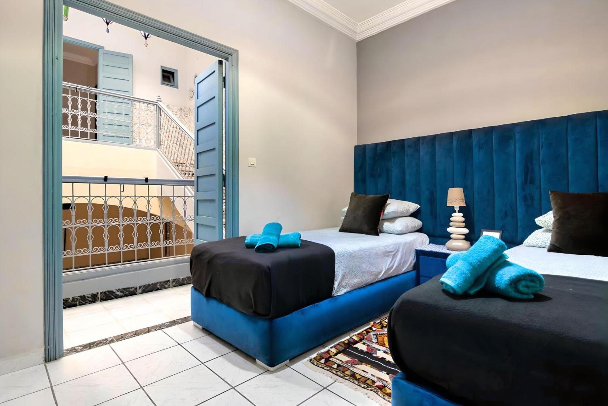 Tres Beau Riad A Marrakech Avec Piscines Marrakesh Exterior photo